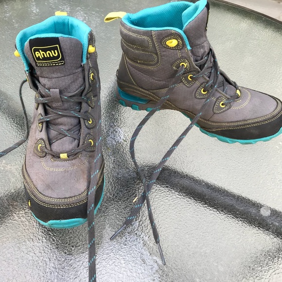 ahnu hiking boots canada